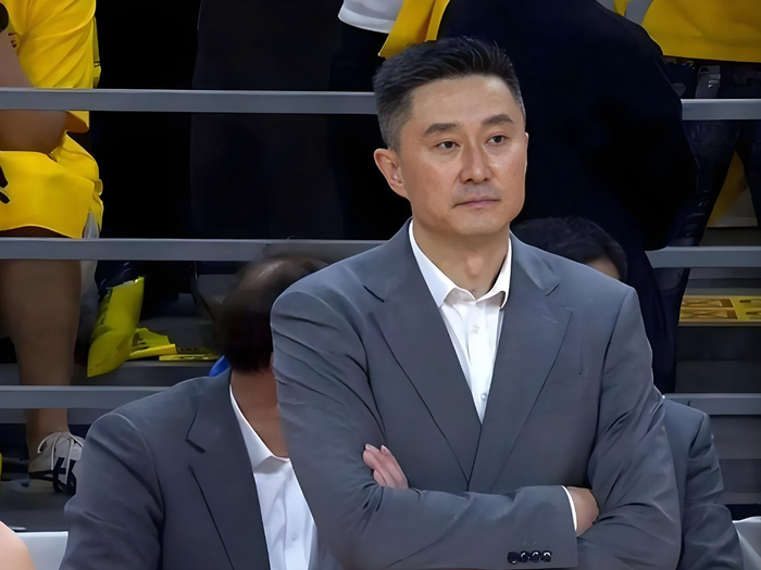 广东男篮惨遭新疆逆转 杜锋执教问题引争议