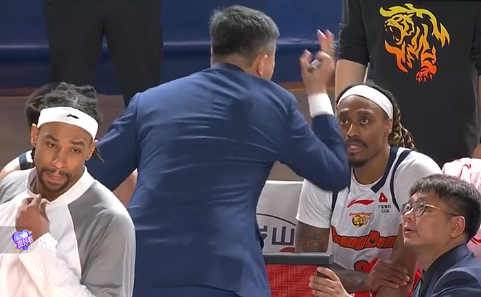 广东男篮惨遭新疆逆转 杜锋执教问题引争议