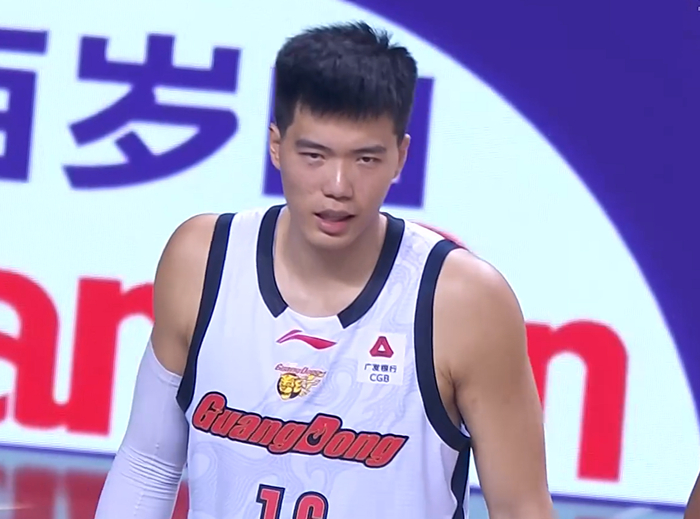 广东男篮惨遭新疆逆转 杜锋执教问题引争议