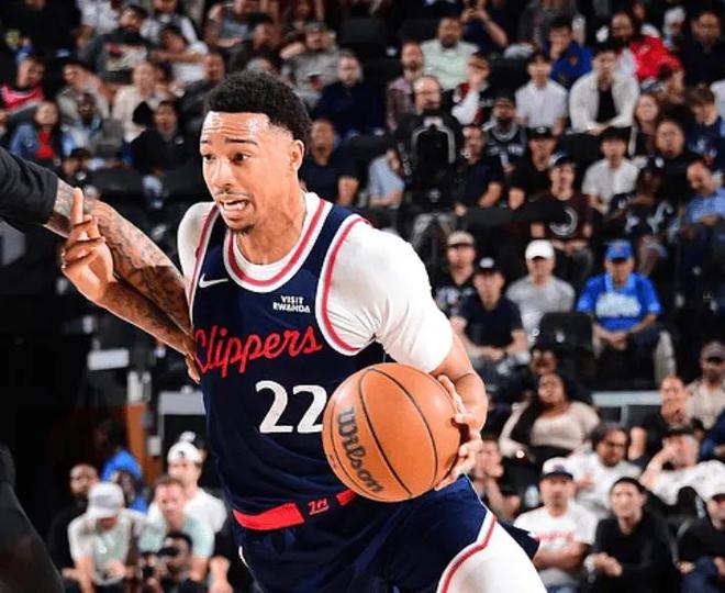 快船大胜雄鹿泰伦卢盛赞桑德斯攻防双核助力季