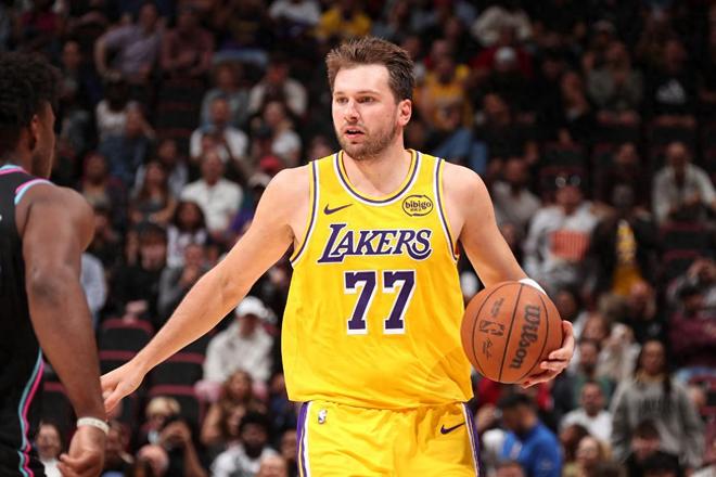 湖人双杀热火豪取8连胜