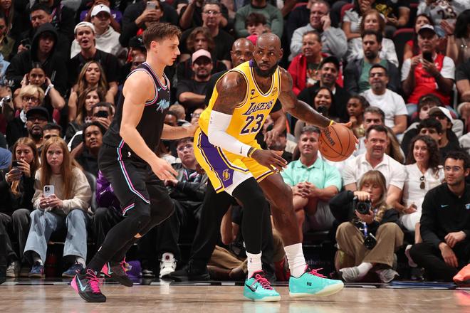 湖人双杀热火豪取8连胜 东契奇背靠背砍100分创历