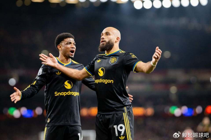 曼联右路困境或迎破局者 邓弗里斯解约条款成关