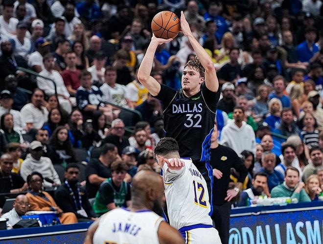 老詹41岁砍30+15助攻 弗拉格45分创纪录湖人客场告