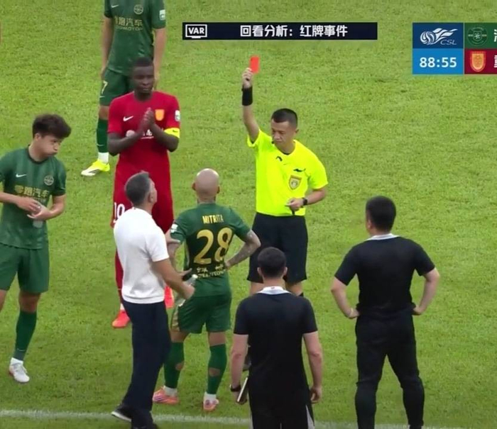 中超外援米特里策暴力拉拽对手头发被禁赛4场