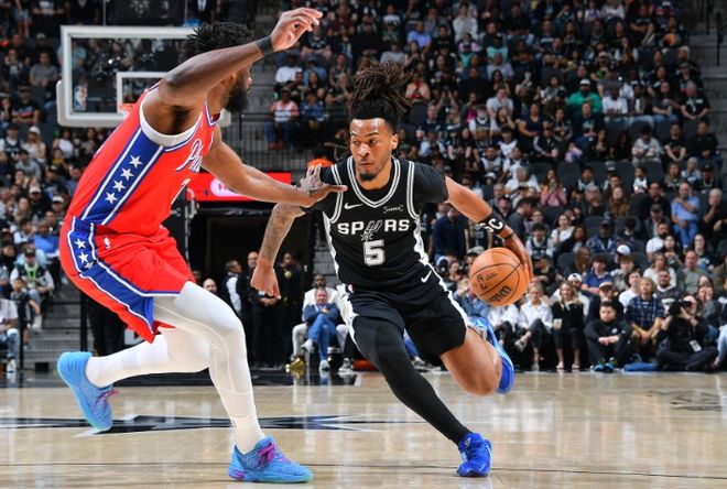 文班亚马伤退马刺大胜76人，MVP争夺战关键节点