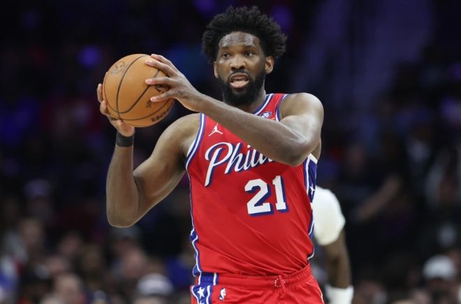 文班亚马伤退马刺大胜76人，MVP争夺战关键节点