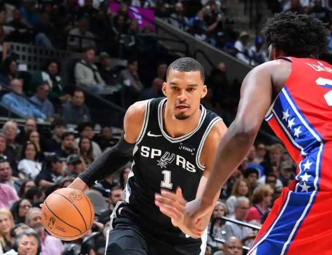 文班亚马伤退马刺大胜76人，MVP争夺战关键节点